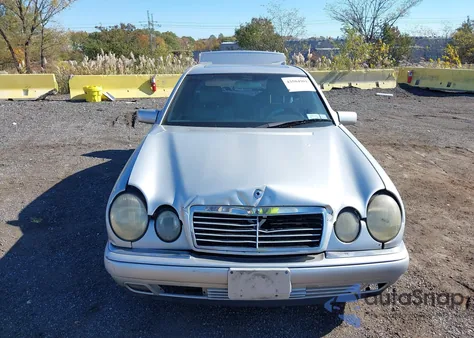 1998 Mercedes-Benz E 320 from USA, damaged, VIN WDBJF65F7WA448949